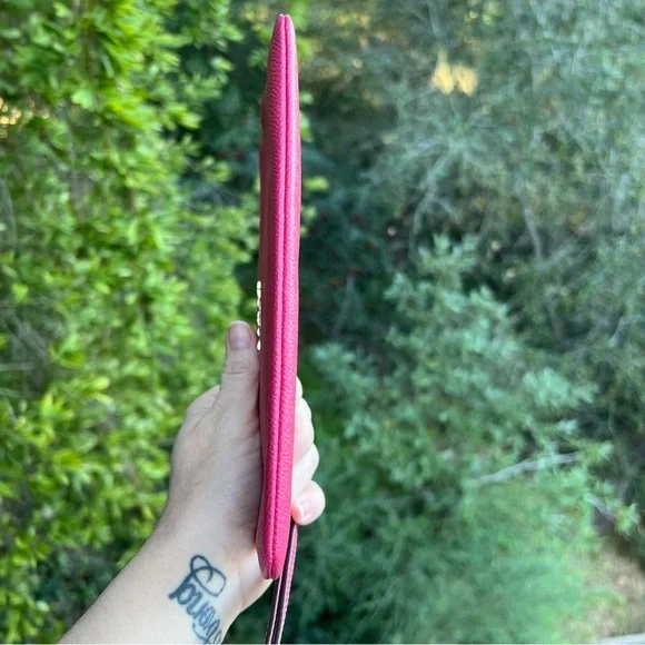 COACH Large Corner Zip Wristlet & Phone Wallet in Pink w Gold Hardware AUTHENTIC - Picture 6 of 11